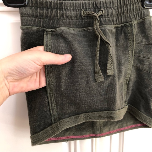 SIZE 6 - Ivivva by Lululemon girls skirt - Picture 5 of 7